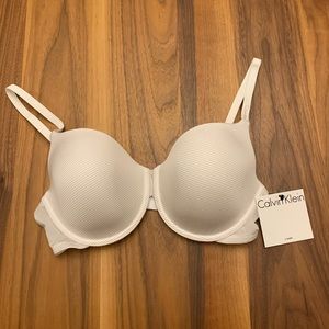 NWT Calvin Klein T-shirt Bra